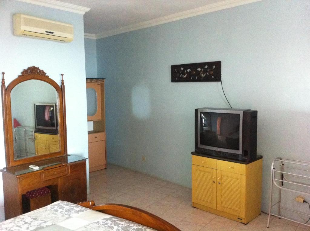 Hotel Adinda Parangtritis Chambre photo